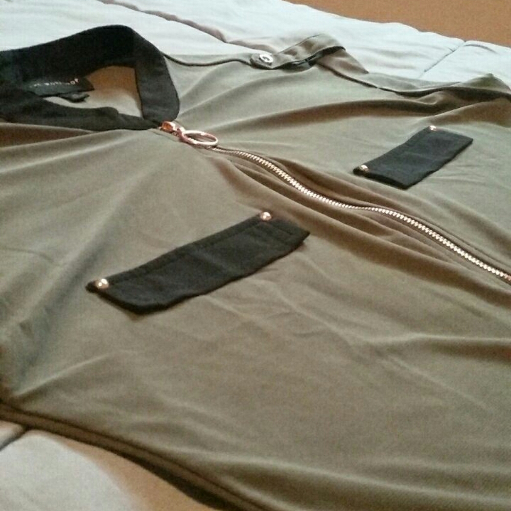 The Workshop olive green Flowy T-shirt